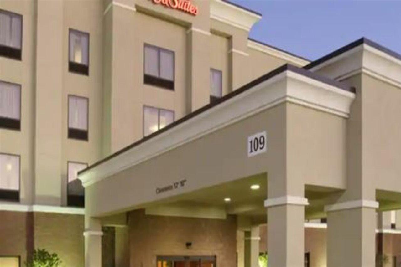 麦库姆希尔顿恒庭旅馆&套房酒店 外观 照片